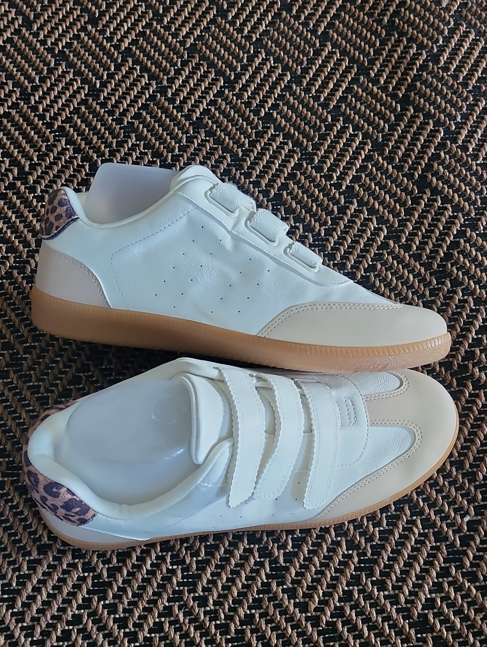 DV by Dolce Vita White Sneakers with Tan Gum Sole and Leopard Heel Accent Sz 9.5